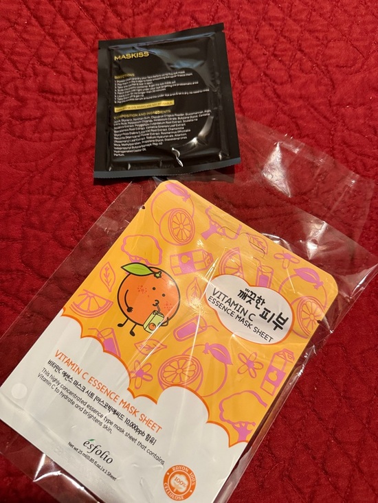 Vince Camuto Cosmetics Bag With Eye Mask set - Picture 11 of 11